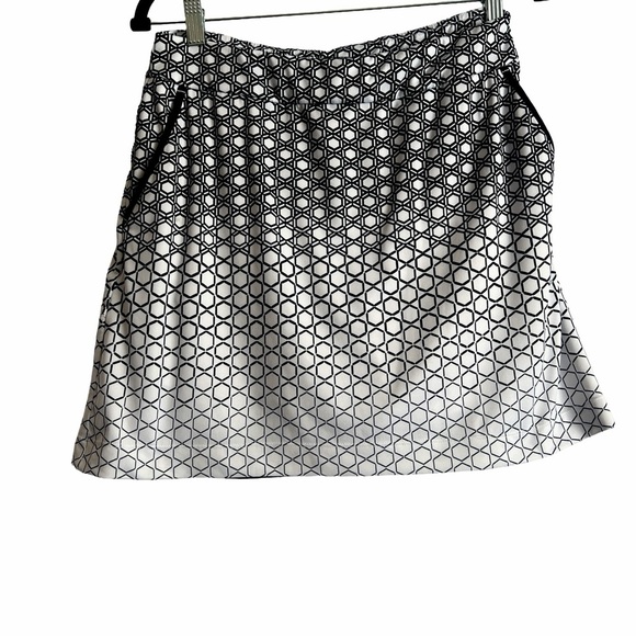 EP Pro Dresses & Skirts - EP Pro Black and White Circle Pattern  Skort